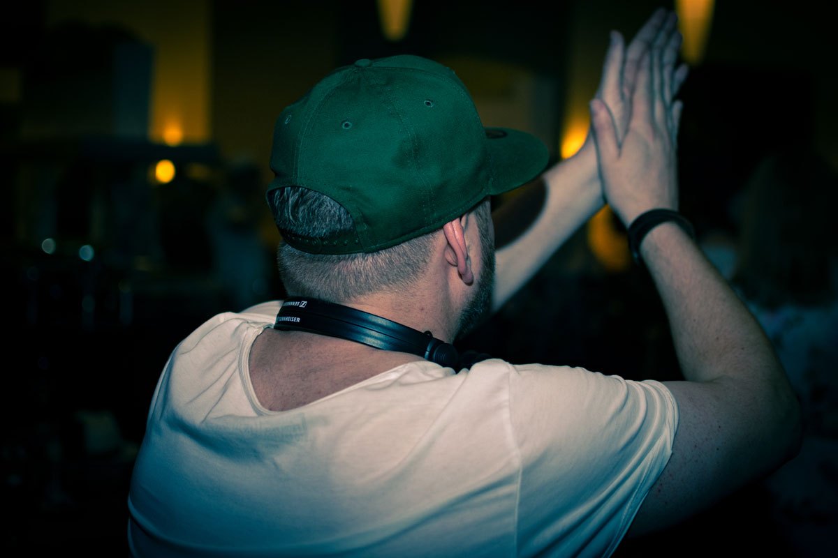clap hands